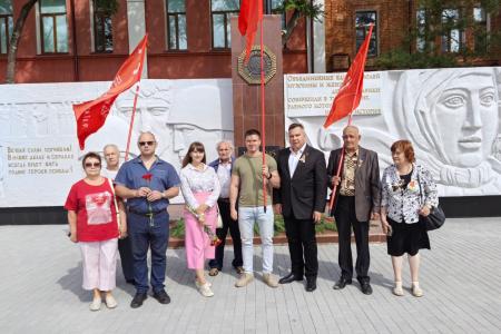 Амурская область. Коммунисты возложили цветы к Вечному Огню в Благовещенске в честь 80-й годовщины Победы над милитаристской Японией