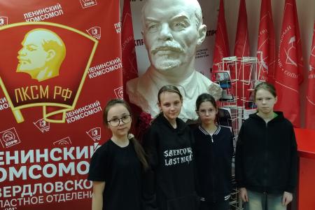 Свердловская область. Школьники узнали секрет красного стяга и историю пионерского горна