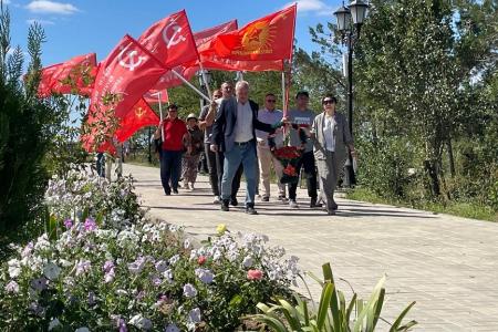 Коммунисты Калмыкии провели автопробег, посвященный Победе во Второй Мировой войне