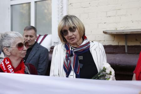 Цветы Сальвадору Альенде – Товарищу Президенту