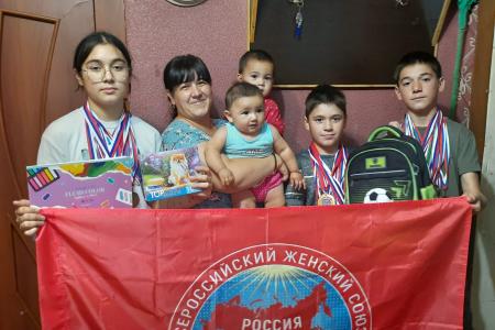 Воронежские коммунисты приняли активное участие в акции «Помоги собраться в школу»