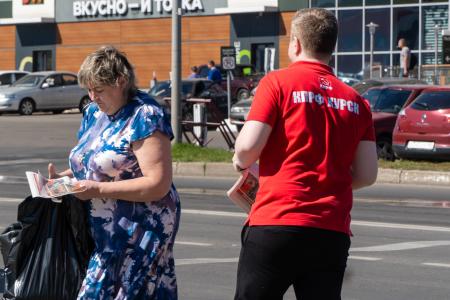 Курская область. Коммунисты во главе с Н.Н. Ивановым провели красный агитационный рейд на улицах областного центра