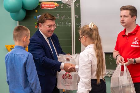 В Курской области наградили победителей федерального конкурса сочинений, посвящённого 80-летию Победы советского народа над фашистской Германией