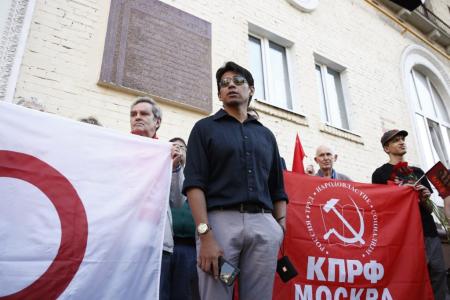Цветы Сальвадору Альенде – Товарищу Президенту
