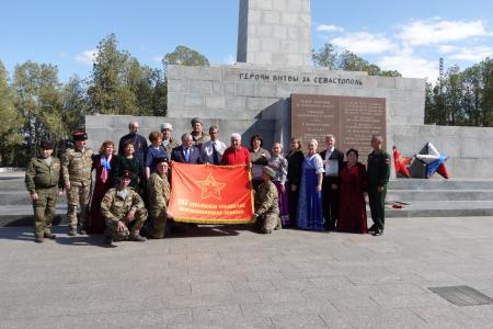 На Сапун-горе в Севастополе Н.В. Коломейцев и В.М. Пархоменко наградили участников СВО