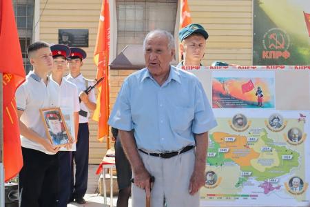 Калмыкия. В Городовиковске на стене райкома партии установлен баннер, посвященный  памяти погибших на СВО землякам