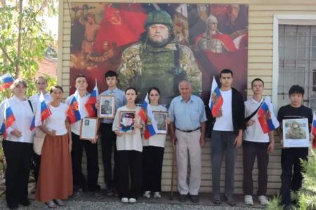 Калмыкия. В Городовиковске на стене райкома партии установлен баннер, посвященный  памяти погибших на СВО землякам