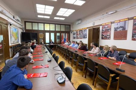 Юные туляки посетили Государственную Думу: десятиклассники из гимназии №1 города Тулы встретились с депутатом Владимиром Исаковым