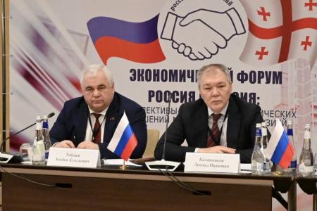 Группа грузинских политиков и журналистов во главе с международным секретарем партии "Солидарность во имя мира" Мамукой Пипия посетила ДНР