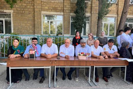 Коммунисты Дагестана поздравили школьников с началом учебного года