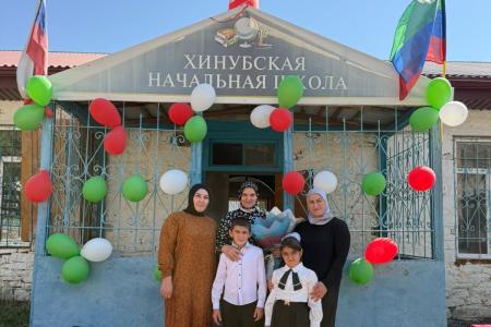 Коммунисты Дагестана поздравили школьников с началом учебного года