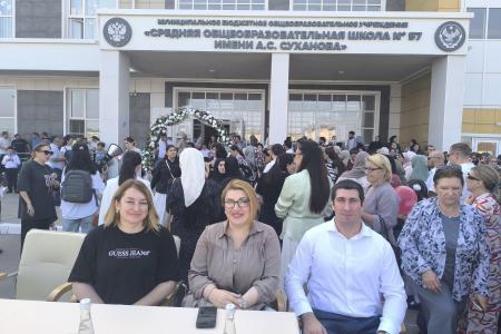 Коммунисты Дагестана поздравили школьников с началом учебного года