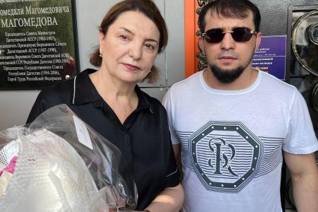 Коммунисты Дагестана поздравили школьников с началом учебного года