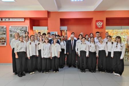 К.К. Тайсаев, С.П. Обухов, Н.А. Останина и Р.И. Сулейманов работают на XI Съезде народных депутатов Новосибирской области