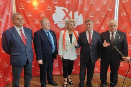 К.К. Тайсаев, С.П. Обухов, Н.А. Останина и Р.И. Сулейманов работают на XI Съезде народных депутатов Новосибирской области