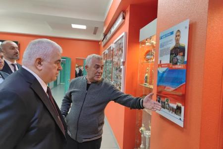 К.К. Тайсаев, С.П. Обухов, Н.А. Останина и Р.И. Сулейманов работают на XI Съезде народных депутатов Новосибирской области
