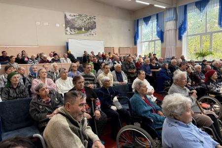 Коммунисты Ульяновской области поддержали пожилых граждан в преддверии Дня пожилого человека