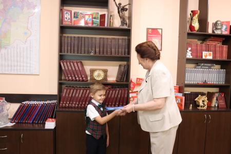 Депутаты фракции КПРФ Волгоградской областной Думы Тамара Головачева, Валерий Могильный, Олег Дмитриев и Денис Усков приняли участие в торжественных линейках, посвященных Дню Знаний