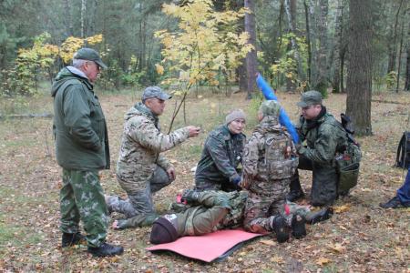 Подмосковный комсомол провел практический курс по военно-полевой медицине на полигоне «Дружба» в городе Балашиха