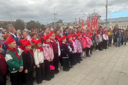 В.И. Кашин продолжил свой визит в Рязань посещением главной площади города, носящей имя Владимира Ильича Ленина