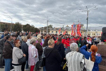 В.И. Кашин продолжил свой визит в Рязань посещением главной площади города, носящей имя Владимира Ильича Ленина