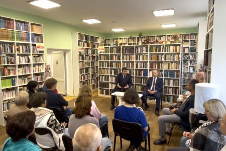 Олег Лебедев провёл прием и встречу с избирателями в Батецком районе Новгородской области