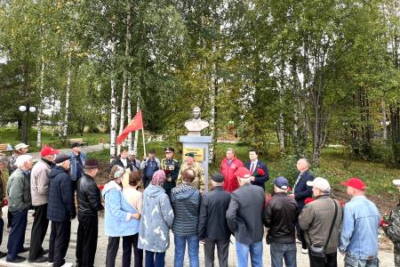 Олег Лебедев выступил на открытии памятника И.В. Сталину в г. Никольске Вологодской области