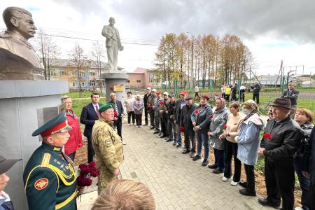 Олег Лебедев выступил на открытии памятника И.В. Сталину в г. Никольске Вологодской области