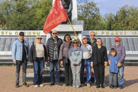 На Ямале возложили цветы в честь 80-летия окончания Второй мировой войны