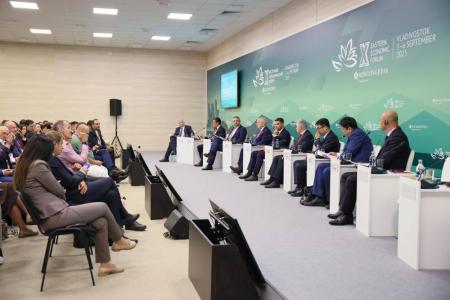 Н.М. Харитонов продолжил работу на Восточном экономическом форуме – 2025