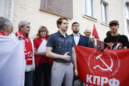 Цветы Сальвадору Альенде – Товарищу Президенту
