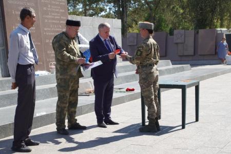 На Сапун-горе в Севастополе Н.В. Коломейцев и В.М. Пархоменко наградили участников СВО