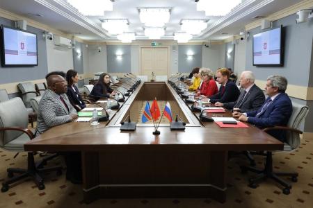 Делегация ДР Конго в Мосгордуме и МГК КПРФ: образование, индустриализация и союз суверенных народов