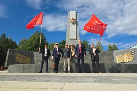 На Ямале возложили цветы в честь 80-летия окончания Второй мировой войны