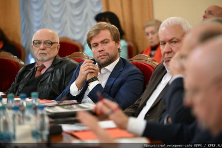Фракция КПРФ в Госдуме провела круглый стол “От эпохи роботов - к эре человека. Искусственный интеллект и социализм”