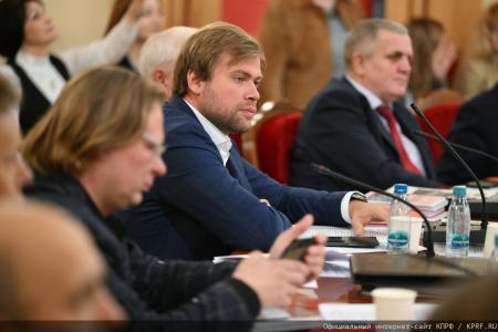 Фракция КПРФ в Госдуме провела круглый стол “От эпохи роботов - к эре человека. Искусственный интеллект и социализм”
