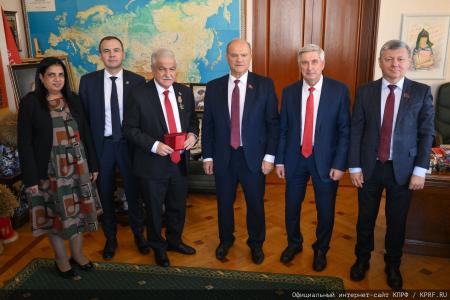 Г.А. Зюганов встретился в Москве с кубинским послом Антонио Гармендия Пенья