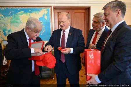 Г.А. Зюганов встретился в Москве с кубинским послом Антонио Гармендия Пенья