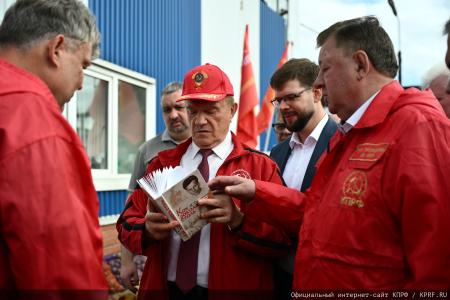 В зону СВО отправлен 143-й гуманитарный конвой от КПРФ