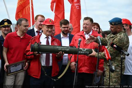 В зону СВО отправлен 143-й гуманитарный конвой от КПРФ