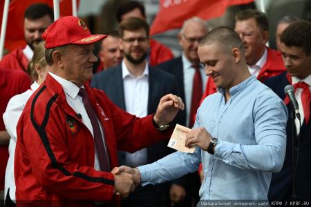 В зону СВО отправлен 143-й гуманитарный конвой от КПРФ