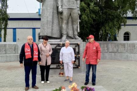 Саратовские коммунисты отметили 80-летие Победы над милитаристской Японией и окончание Второй мировой войны