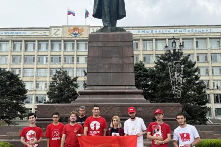 «Красные в городе»: комсомольцы Махачкалы провели предвыборную агитационную акцию