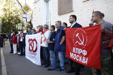 Цветы Сальвадору Альенде – Товарищу Президенту