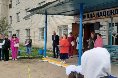 Коммунисты поздравили учащихся Забайкалья с Днём знаний