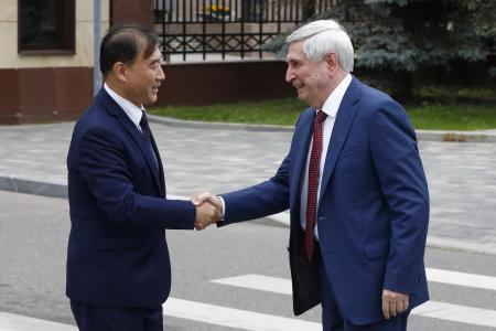 Иван Мельников принял участие в церемонии возложения к памятнику Маршалу Василевскому