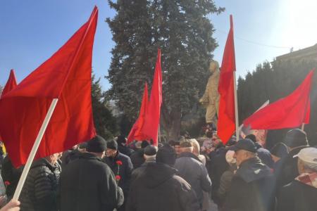 Группа грузинских политиков и журналистов во главе с международным секретарем партии "Солидарность во имя мира" Мамукой Пипия посетила ДНР