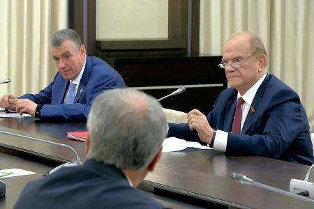 Г.А. Зюганов на встрече с В.В. Путиным обострил вопросы роста цен, проблемы авиации и сельхозмашиностроения, ситуацию с выборами и предложил вернуть имя Сталинград