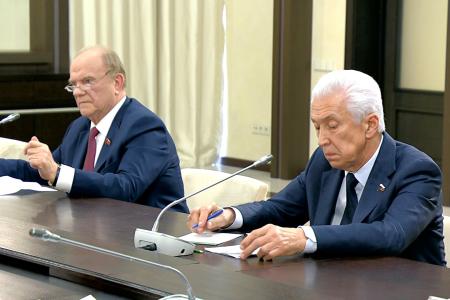 Г.А. Зюганов на встрече с В.В. Путиным обострил вопросы роста цен, проблемы авиации и сельхозмашиностроения, ситуацию с выборами и предложил вернуть имя Сталинград