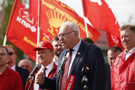 Московские коммунисты приняли участие в формировании гумконвоя КПРФ